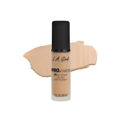 L.A. Girl PRO matte tečni puder - nude